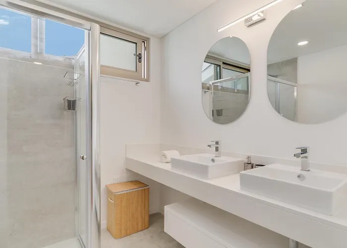 Luxury Laura By Madeira